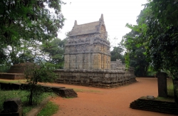 Sri Lankas Mitte: Nalanda Gedige Tempel.