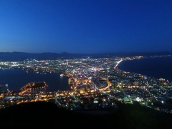Blick auf Hakodate bei Nacht.